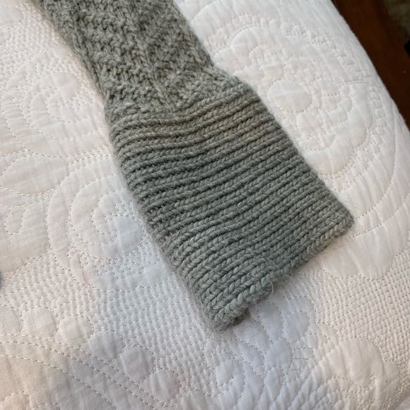 H&M gray cable knit crew neck sweater - Picture 2 of 7